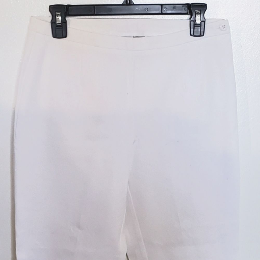 CT1056a Chico’s White Cuffed Ankle Jeans Size 0